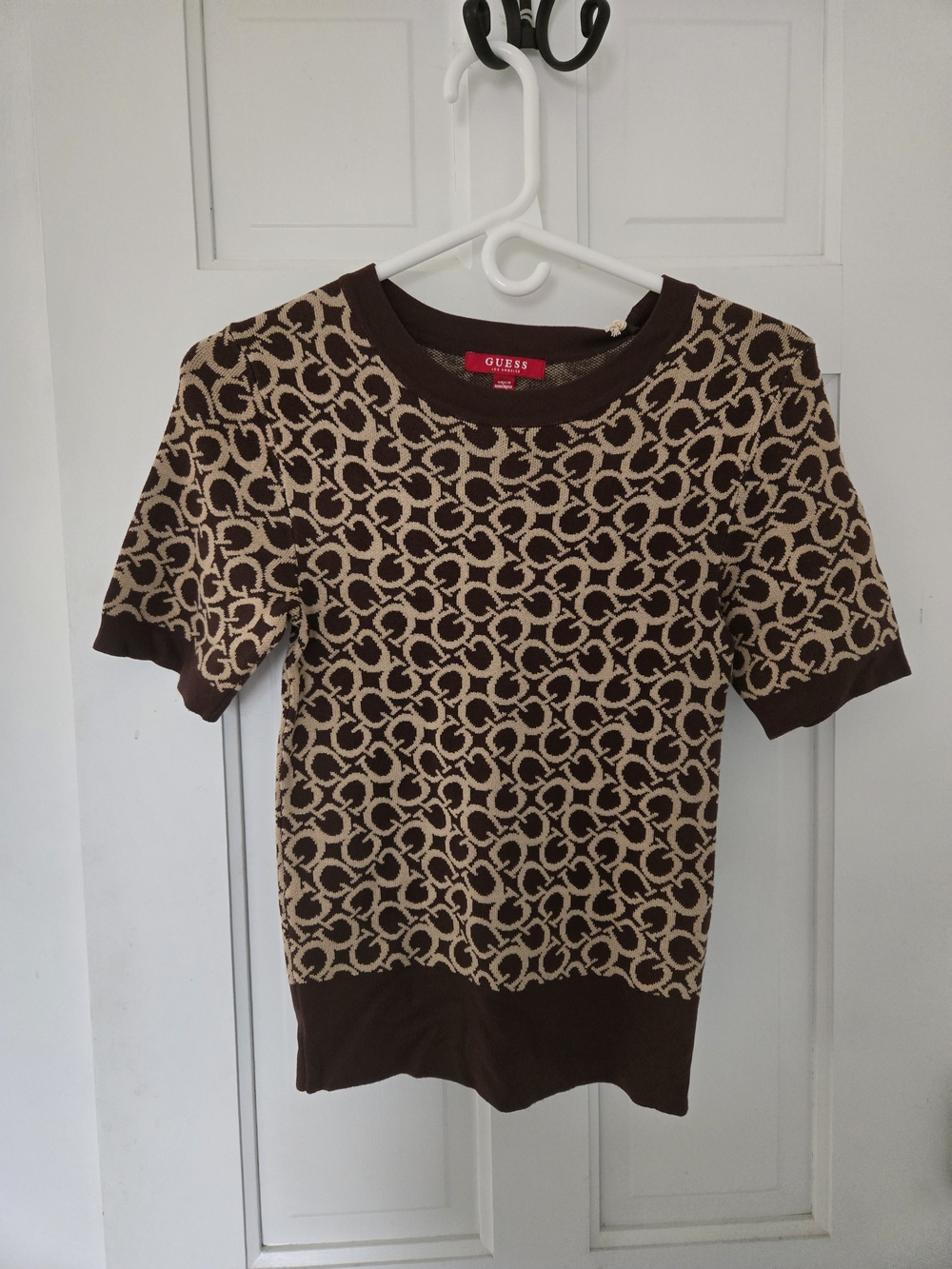 Womans Guess Short Sleeve Pullover Sweater